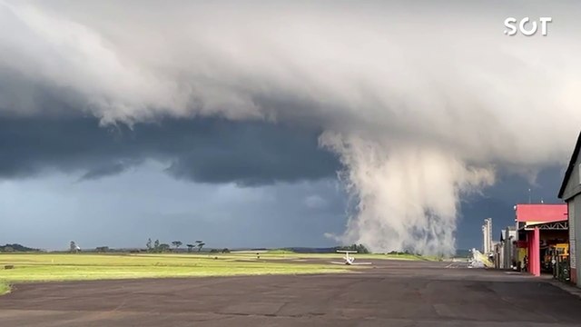 Nuvem gigantesca intriga moradores de Chapecó: fenômeno meteorológico assustador?