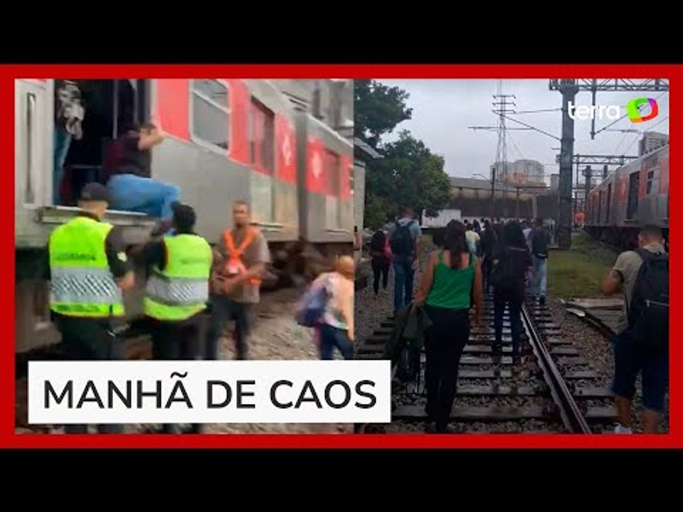 Falha na CPTM faz passageiros andarem nos trilhos sob chuva em SP