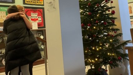 'HER FACE!!!' - Woman surprises mum in London after being stuck in Australia for 3+ years