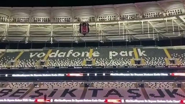 Beşiktaş mest etti! Vodafone Park'ta İstiklal Marşı eşliğinde müthiş görüntüler!