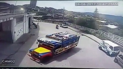 24-08-17-camion-sin-control-se-volco-yarumal