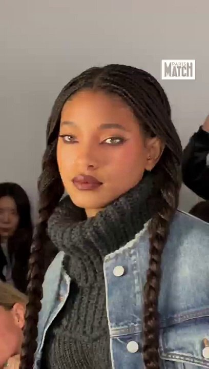 Willow, la fille de Will et Jada Pinkett Smith, prend la pose avec #JohnnySuh au défilé #AcneStudios