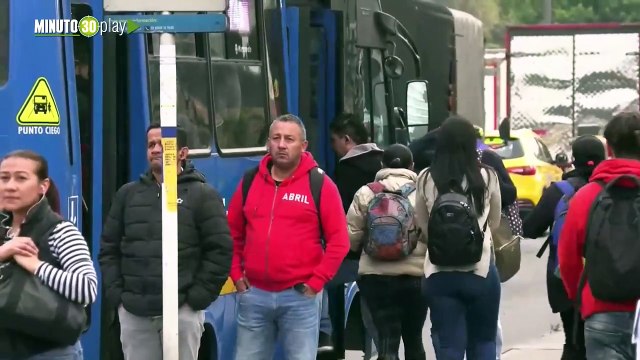 Bogotá cambia las ruedas de los coches por la bicicleta en su día sin carro
