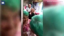 Pintan cabello de abuea de 80 años y ella reacciona asi