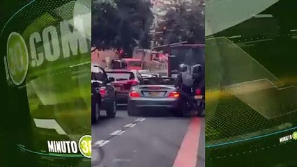 Momento exacto del millonario robo a Mercedes Benz en Bogotá