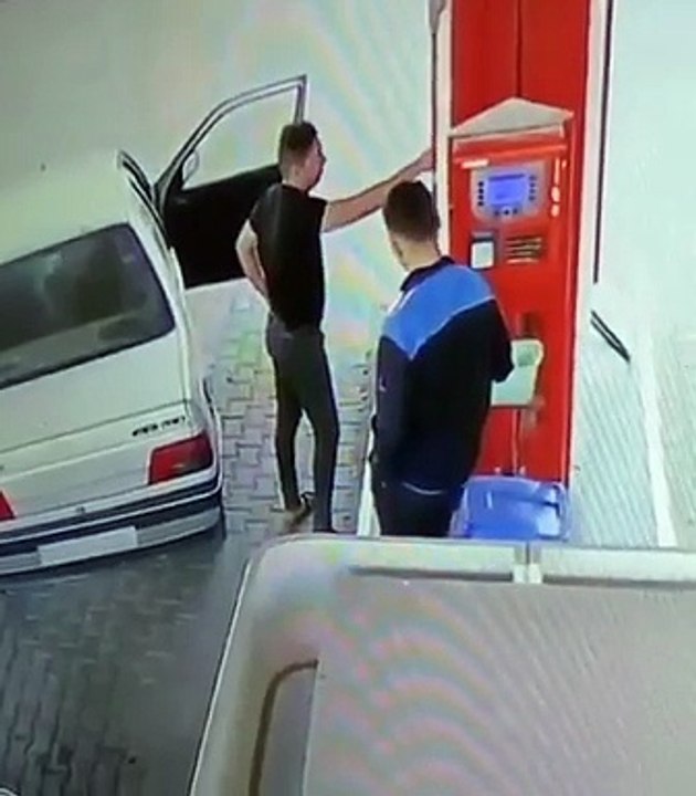 Empregado de posto de combustvel desenvolve tcnica de troco para os condutores que fogem sem pagar