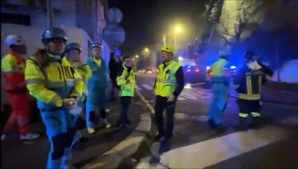 Livorno, incendio all'ex Hotel Corallo. Vigili del fuoco sul posto