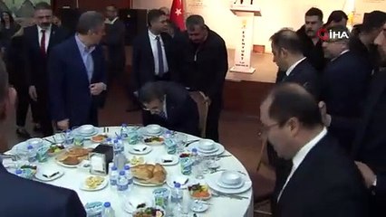 Cumhurbaşkanı Yardımcısı Yılmaz Vanlılarla iftarda buluştu