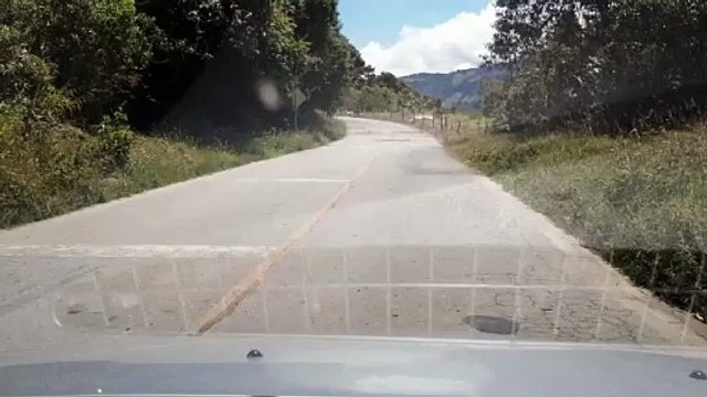 21-04-2021 Reportan 'tremendos' huecos en la vía Sonsón-La Unión 1
