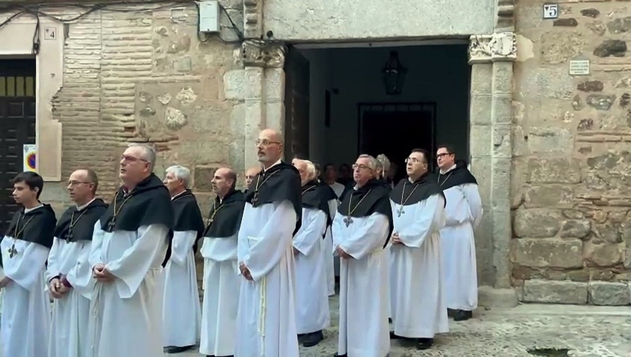 Viacrucis y nuevos Caballeros Penitentes de Cristo Redentor