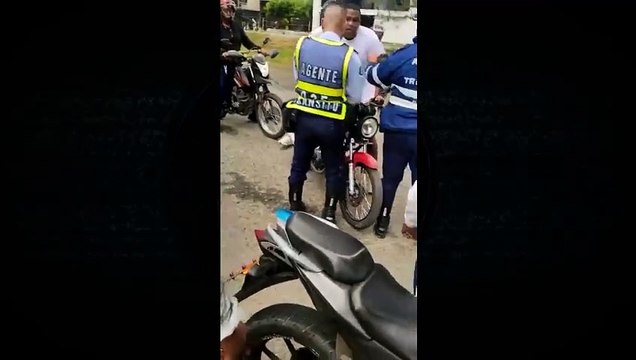 [VIDEO] Motociclistas se fueron a los golpes contr