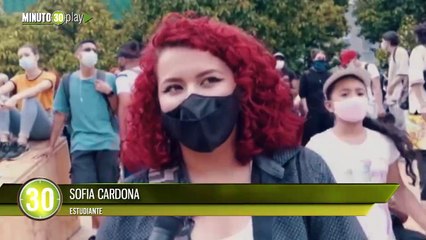 Vine a acompañar todos estos muchachos pantalonudos y berracos aquí estamos con ellos