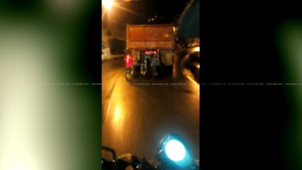 15-06-17-tres-menores-cayeron-manera-aparatosa-pegarse-volqueta-movimiento