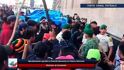 Tải video: Manifestantes agreden a Guardia Nacional en Palacio Nacional