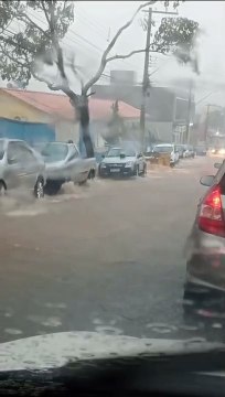Temporal deixa ruas e avenidas de Pará de Minas alagadas