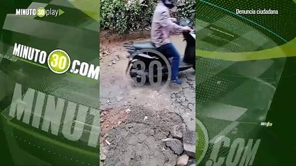 En Enciso Conductores se cansaron de la mala calidad de la vía, y están tapando huecos