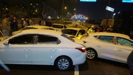 Erzurum'da zincirleme kaza: Onlarca araç birbirine girdi