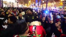 Aficionados de la selección marroquí de fútbol celebran en París la victoria ante Canadá