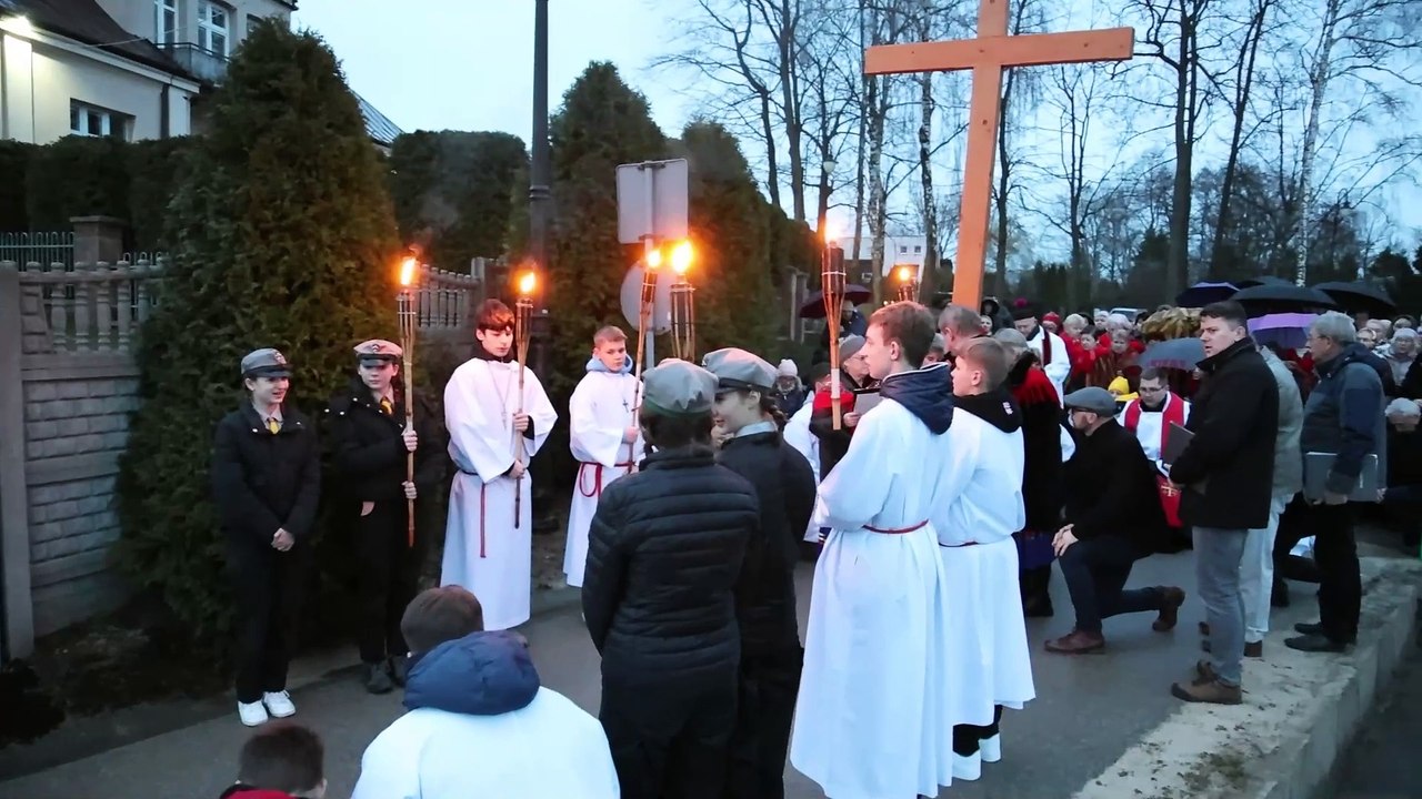 echodnia.eu Papieska Droga Krzyżowa w Masłowie