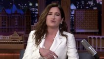 The Tonight Show: Kathryn Hahn hizo que sus hijos hicieran caramelos cuando se quedó sin dulces de Halloween