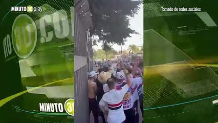 Muy liso En plena celebración del título del Sao Paulo le roban el celular a Diego Lugano