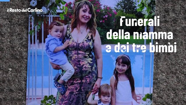 Funerali della mamma e dei tre bimbi: il video dell'arrivo dei feretri in chiesa