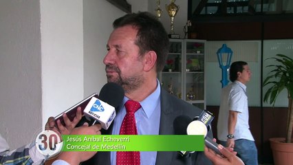 21-02-18 Apoyo el paro Creo que que lo que se esta haciendo con el maestro es una injusticia Concejal Echeverri