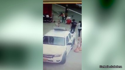 12-07-17Inadvertidos, pareja hurta una moto en la avenida El Poblado