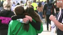 Estudiantes se reunieron con sus padres después del tiroteo en la escuela secundaria de California
