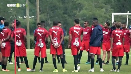 Aldo Bobadilla trabaja en el ensamblaje del Medellín 2020_1