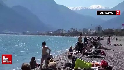 Antalya'daki sahildeki yoğunluk yazı aratmadı