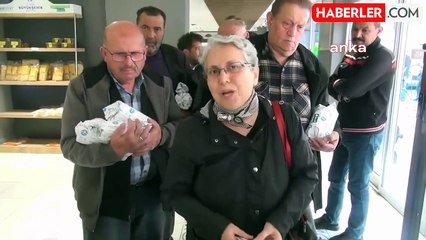 Emekli Vatandaşlar Düşük Maaşlarına Tepki Gösterdi