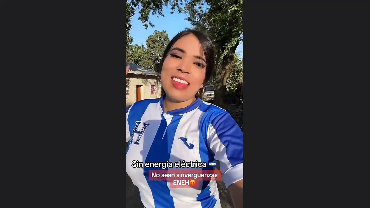 Tiktoker hondureña se molesta por apagones