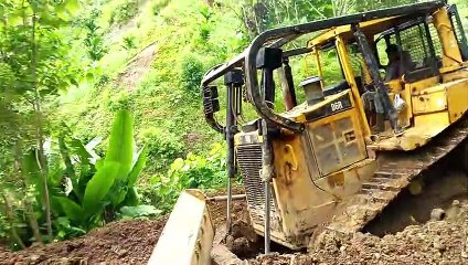 Extreme Conditions of D6R XL Bulldozer Overcoming Difficult Rocky Terrain