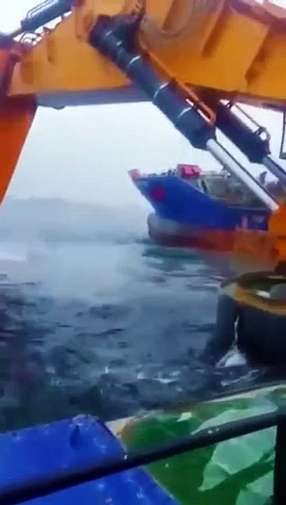 Amazing excavator work in sea