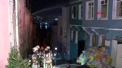 L'incendie dans le bâtiment abandonné de FATİH se propage au bâtiment suivant