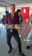 Italiano canta a todo pulmón una canción de Yarita Lizeth