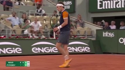 Ruud makes short work of Zverev to return to French Open final