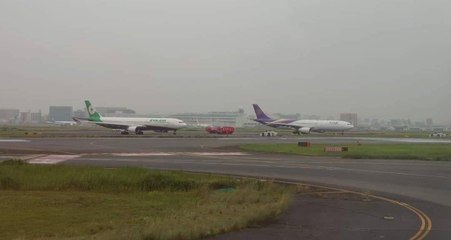 เครื่องบินการบินไทย เฉี่ยวชน EVA Air (มีคลิป)