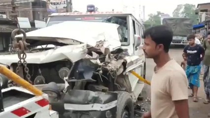 দাঁড়িয়ে থাকা লরির পিছনে অ্যাম্বুল্যান্সের ধাক্কা, আহত ১