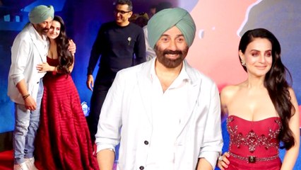 Sunny Deol, Ameesha Patel's Grand Welcome At "Gadar" Premiere