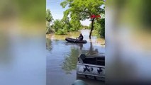 Le boxeur ukrainien Andrii Petukhov sauve pris au piège dans une zone inondée