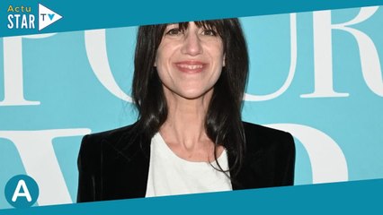 Charlotte Gainsbourg dévoile les talents de la petite dernière Jo (pieds nus et en pyjama !)