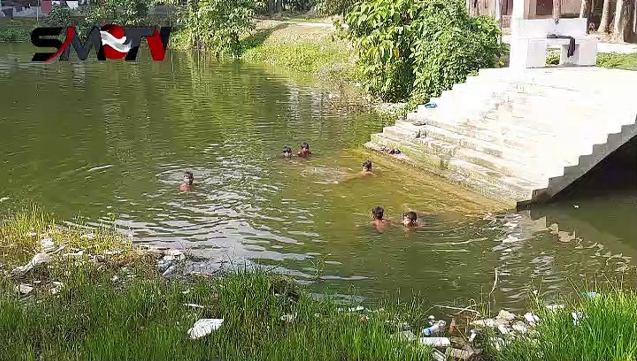 এই গরমে একটু প্রশান্তির জন্য সবাই মিলে শৈশবে
