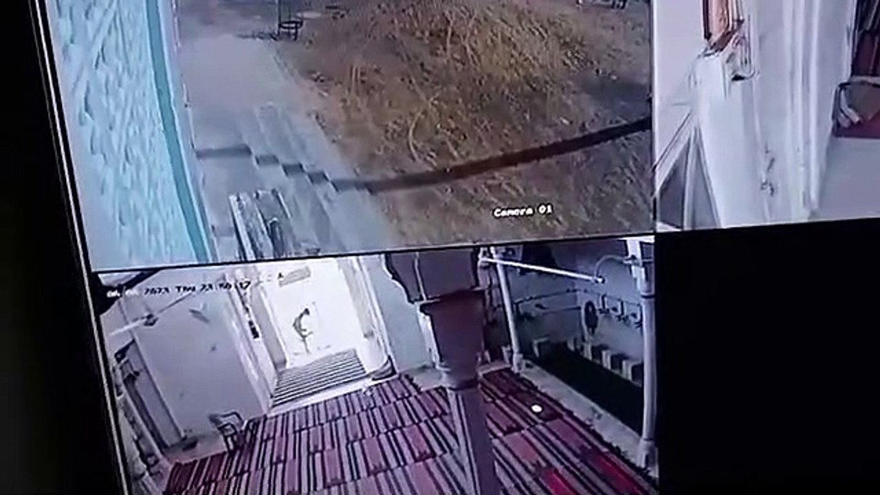 दरगाह में औजार लेकर पहुंचा युवक, सीसीटीवी में कैद हुई घटना