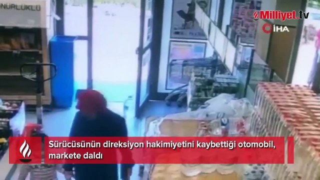 Otomobil markete daldı, o anlar saniye saniye güvenlik kamerasına yansıdı