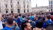 Finale di Champions Manchester City-Inter, tifosi nerazzurri in piazza Duomo a Milano