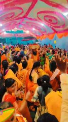 VIDEO: झूमी जनता, खुब हुई फूलों की बरसात