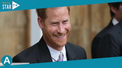 Prince Harry décontracté : ce joli geste lors de son vol retour vers les États-Unis