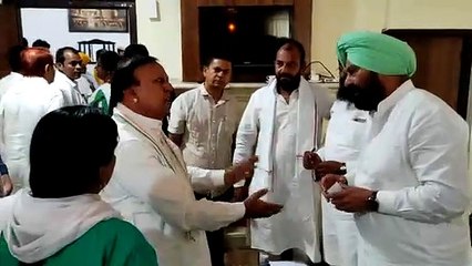 पर्यवेक्षक सुखविंदर सिंह को दिया कांग्रेसियों ने यह फीडबैक